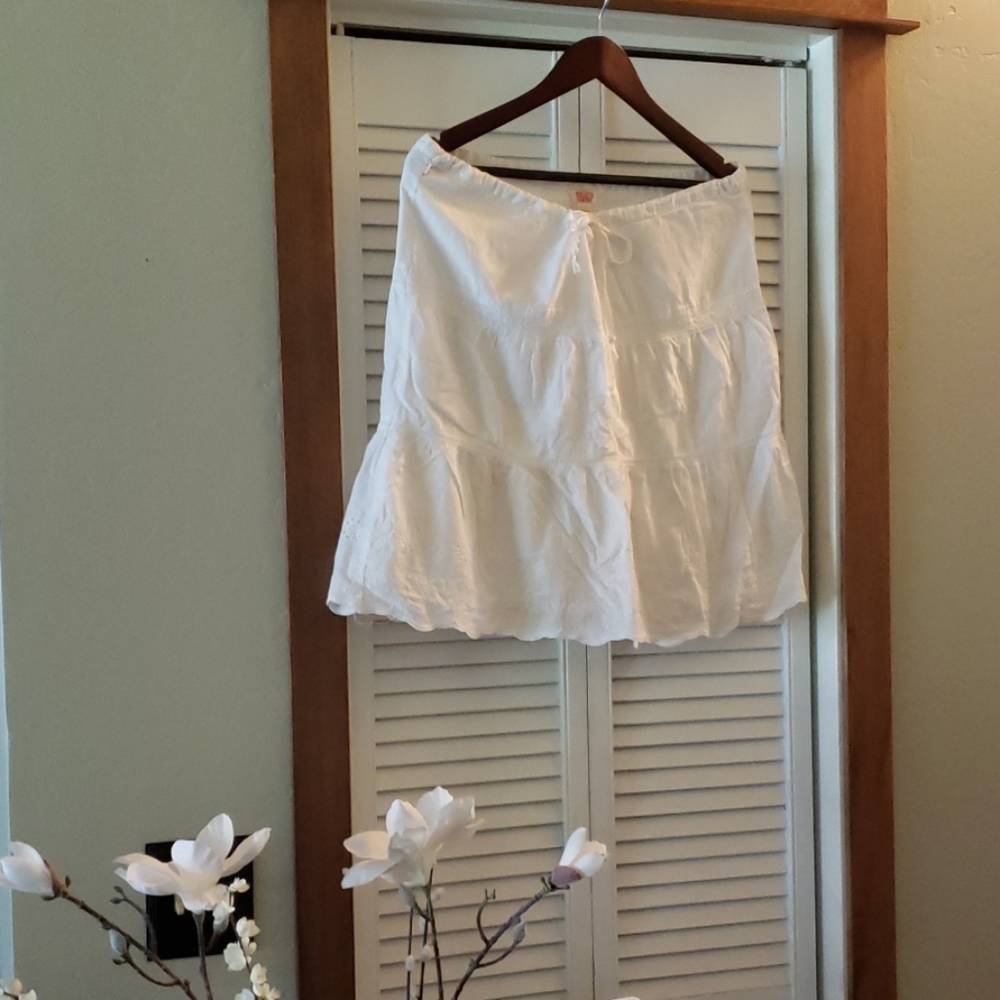 Hollister white eyelet skirt